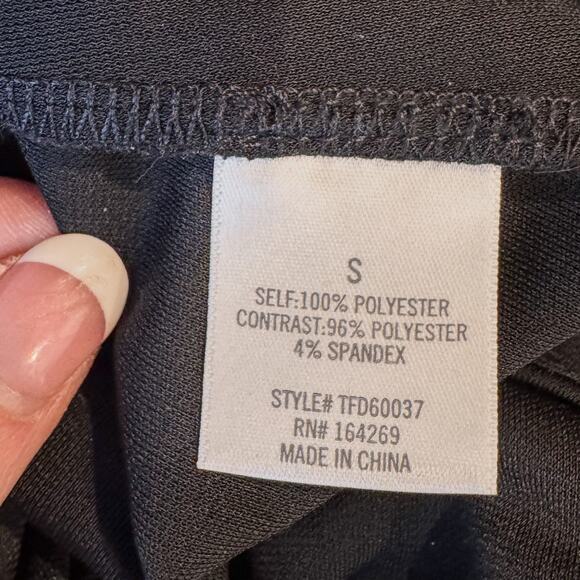 NWT-Miami of Francescas Black Long Sleeved Zip Back Top-Cut Out Neck Line-Size S - Picture 7 of 8